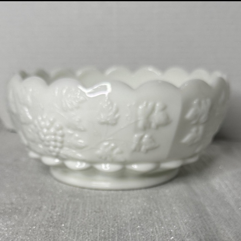 Westmoreland Milk Glass Bowl Paneled Grape Vine 1040 - 1984 Vintage 8.25” X 4”